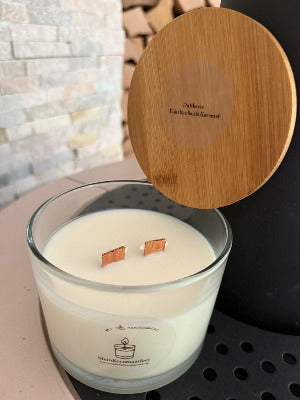 Handgegossene Duftkerze gefüllt mit Sojawachs & Eiskaffe - Salz - Karamel-Duft im Glas von MeinKerzenzauber mit Etikett und Holzdeckel