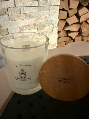 Handgegossene Duftkerze gefüllt mit Sojawachs & Gluehwein-Duft im Glas von MeinKerzenzauber mit Etikett und Holzdeckel