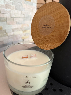 Handgegossene Duftkerze gefüllt mit Sojawachs & Lakritze & Vanille-Duft im Glas von MeinKerzenzauber mit Etikett und Holzdeckel