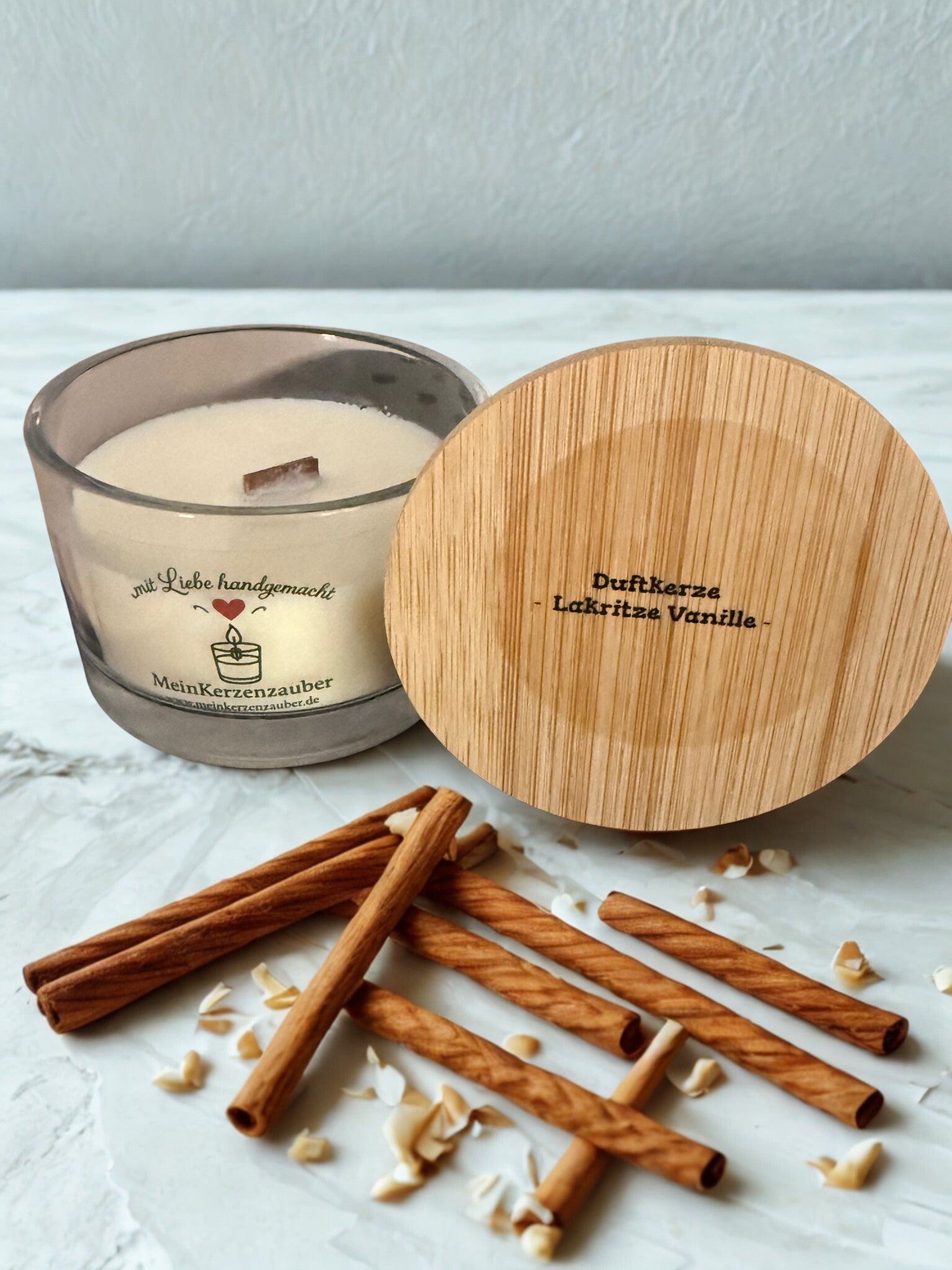 BIO Duftkerze Lakritze Vanille Klein 75g mit knisterndem Holzdocht und Bambusdeckel - 15 Stunden Brenndauer