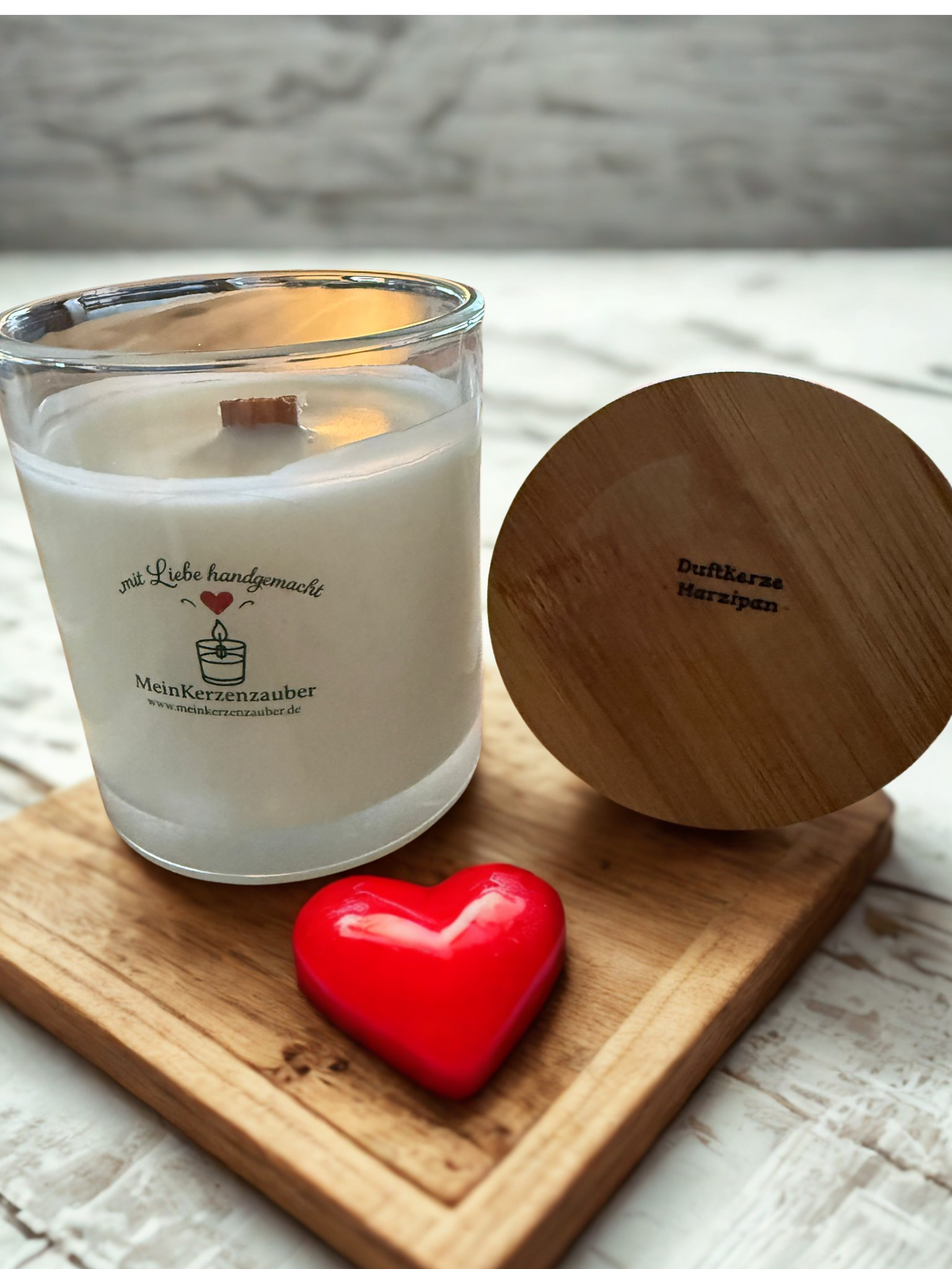 BIO Duftkerze Marzipan 190g mit knisterndem Holzdocht und Bambusdeckel - 40 Stunden Brenndauer