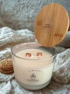 BIO Duftkerze Spekulatius Groß 320g mit knisterndem Holzdocht und Bambusdeckel - 40 Stunden Brenndauer XXL