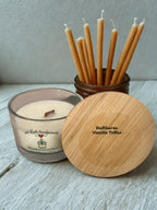 BIO Duftkerze Vanille & Toffee 75g mit knisterndem Holzdocht und Bambusdeckel - 15 Stunden Brenndauer