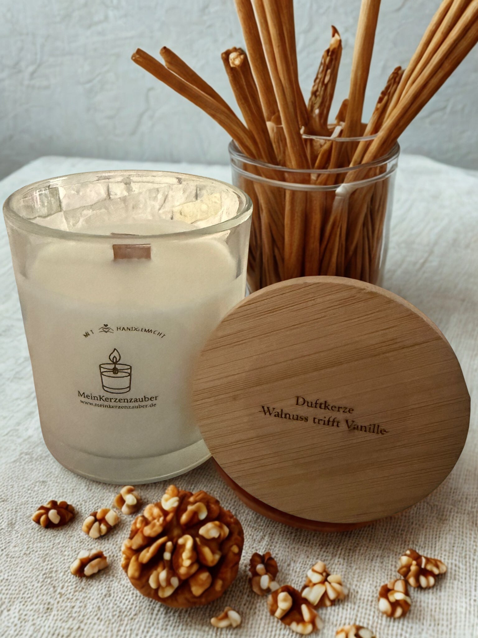 BIO Duftkerze Walnuss trifft Vanille Klein 75g mit knisterndem Holzdocht und Bambusdeckel - 15 Stunden Brenndauer