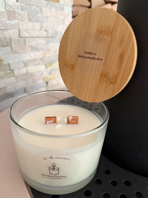 Handgegossene Duftkerze gefüllt mit Sojawachs & Weihnachtsplaetzchen-Duft im Glas von MeinKerzenzauber mit Etikett und Holzdeckel