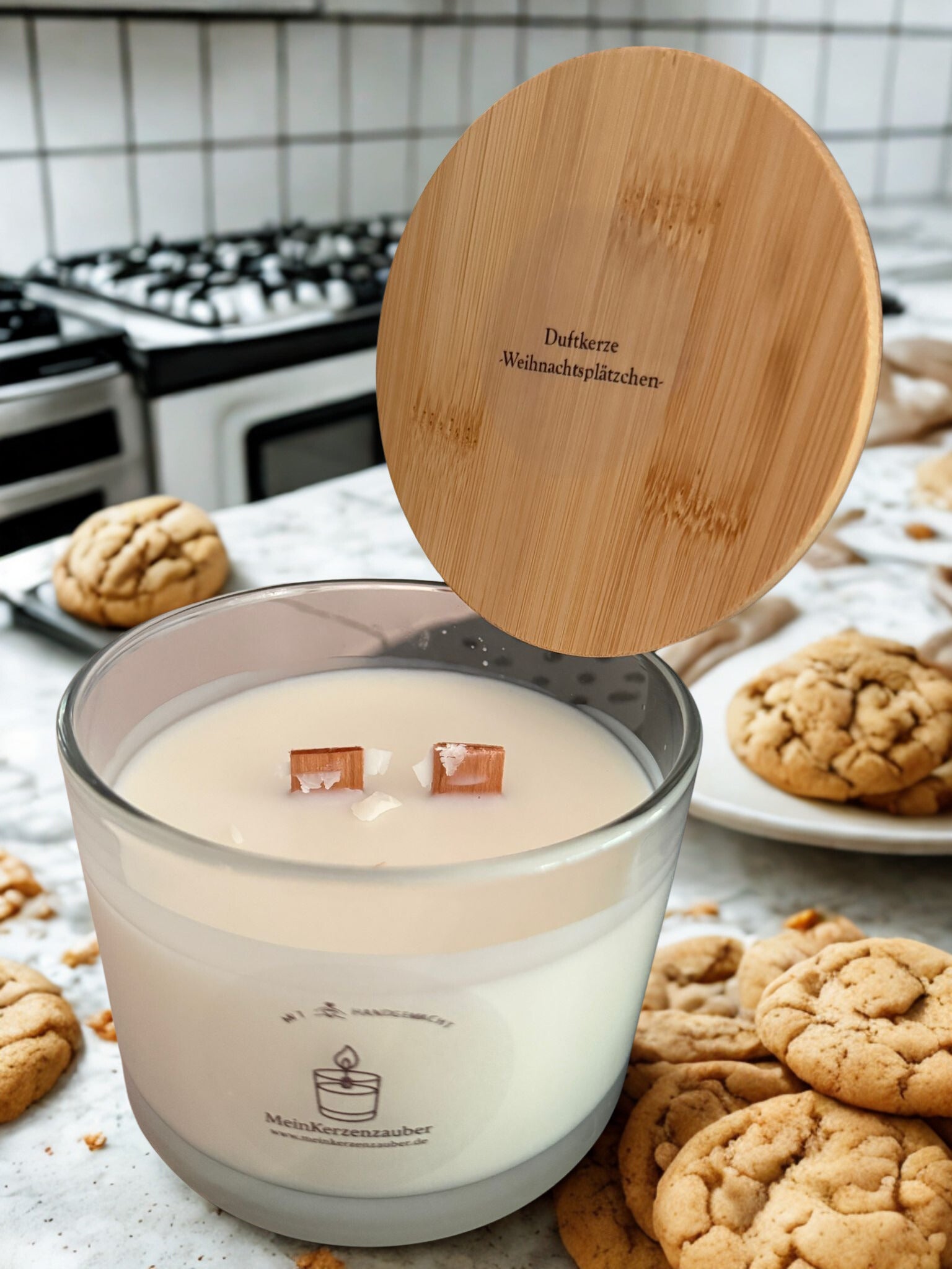 BIO Duftkerze Weihnachtsplätzchen Groß 320g mit knisterndem Holzdocht und Bambusdeckel - 40 Stunden Brenndauer XXL