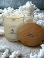 BIO Duftkerze Zuckerwatte Mittel 190g mit knisterndem Holzdocht und Bambusdeckel - 40 Stunden Brenndauer