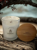 BIO Duftkerze Zwetschgenzweig Mittel 190g mit knisterndem Holzdocht und Bambusdeckel - 40 Stunden Brenndauer